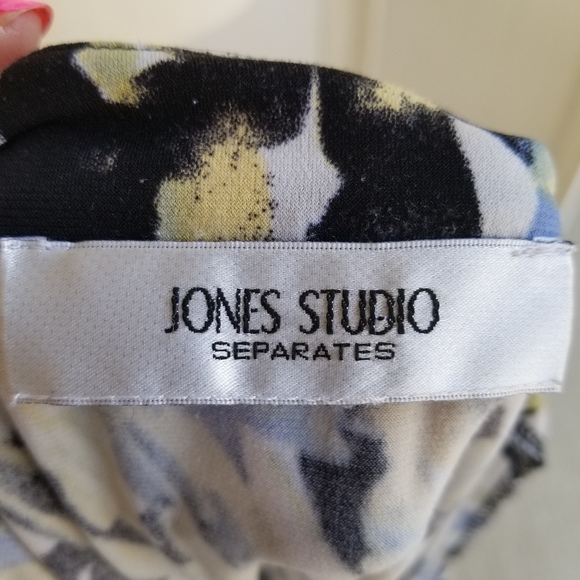 Jones Studio Sleeveless Blouse. Size Large - Picture 8 of 10